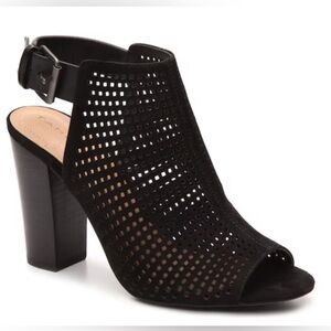 Tahari Margaret Sandal